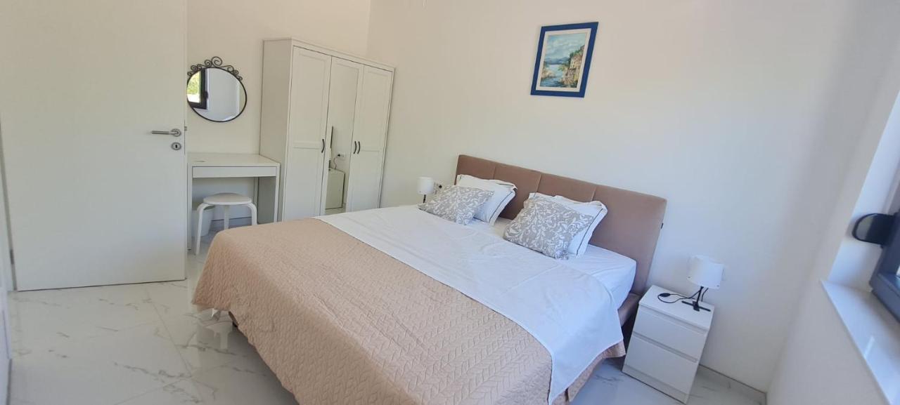 Apartmani Mariosa Vrbnik Esterno foto
